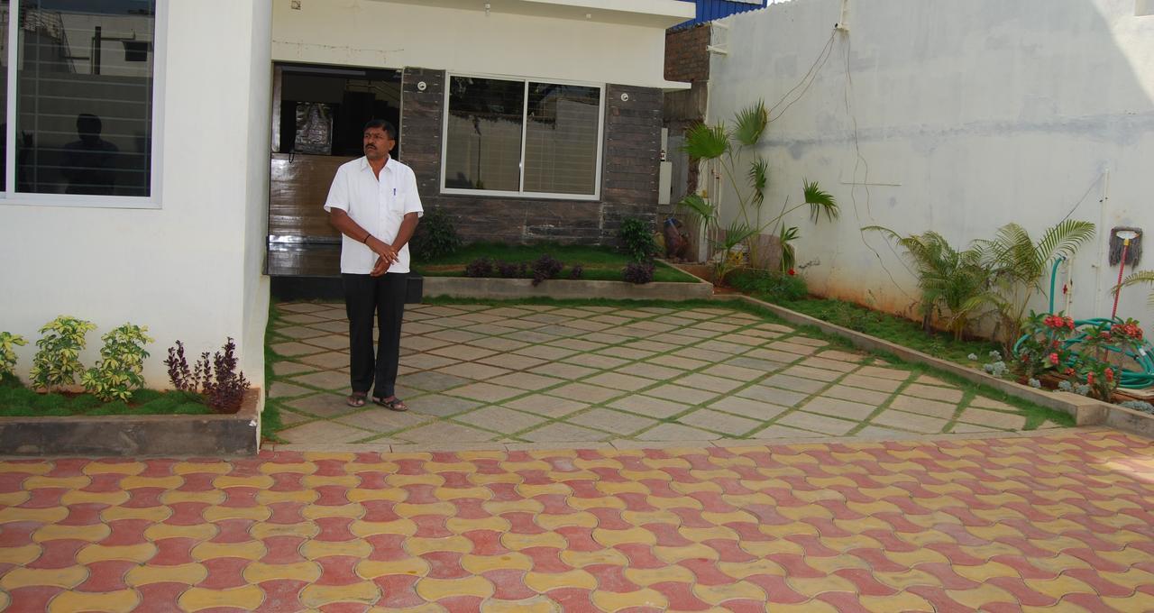 Pratham Residency Hotel Mysore Luaran gambar